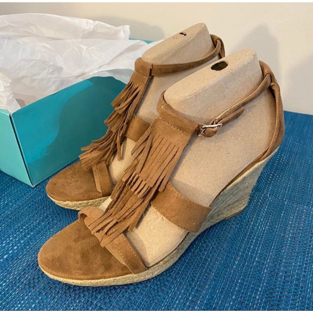Maurices Suede Wedge with Fringe Size 11